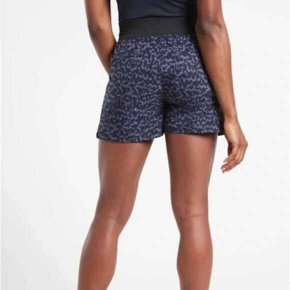 Athleta Brooklyn Printed Short Size 4 - Picture 2 of 8